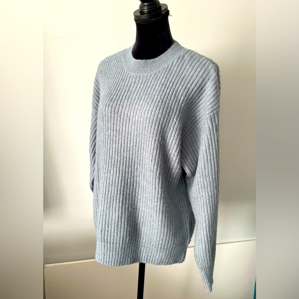 Tunic length H&M sweater 💙